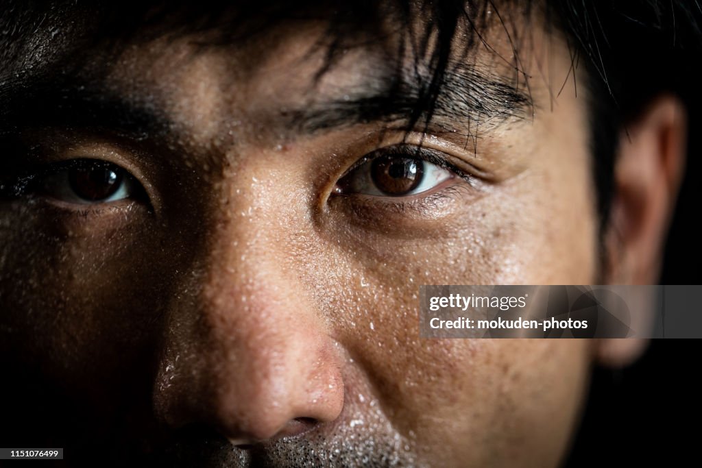 Porträt eines Mannes, der Sporttraining macht