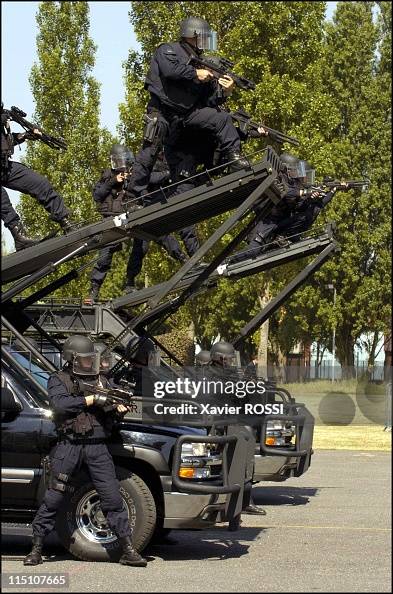 Gign Rappeling The GIGN celebrates its 30 years in Satory, France on June 15, 2004 ...