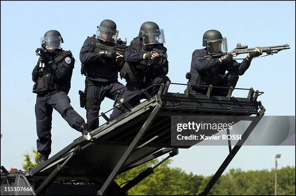 Gign Rappeling The GIGN celebrates its 30 years in Satory, France on June 15, 2004 ...