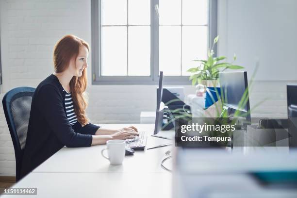Task (Computing) Photos and Premium High Res Pictures - Getty Images