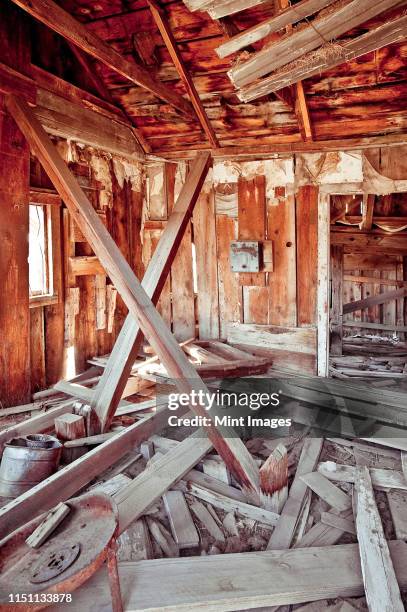 Shack Ceiling 510 Ceiling Collapse Stock Photos, High-Res Pictures, and Images ...