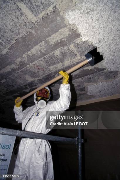 Abestos Raking 72 Abestos Stock Photos, High-Res Pictures, and Images - Getty Images
