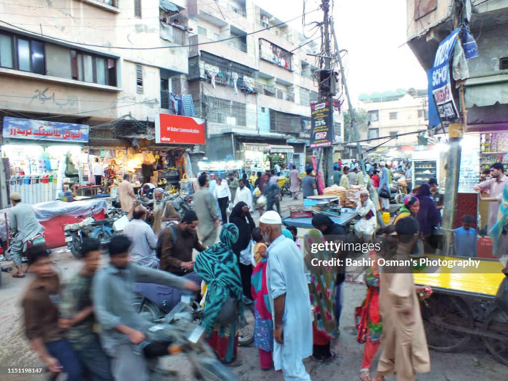 People are buying food items for Iftar