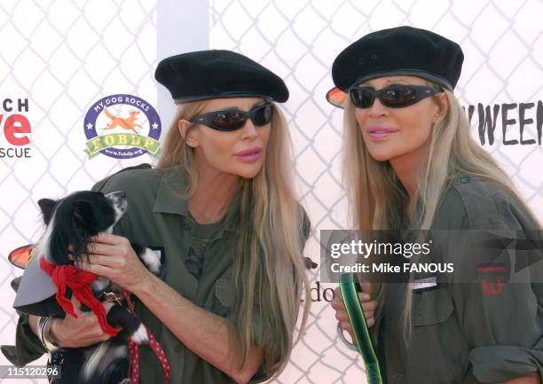 5th annual Bow Wow Ween at the Barrington Dog Park in Los Angeles, United States on october 29, 2006 - Barbi Twins.