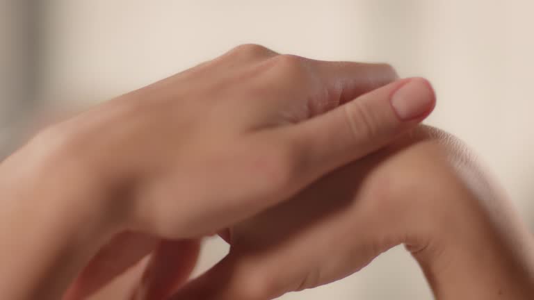 https://media.gettyimages.com/id/1151205837/video/close-up-of-woman-caressing-her-smooth-hands.jpg?b=1&s=640x640&k=20&c=fstCNZowPMf8jrwc2dcrRGSZaYw5DI44oeCf9bbshyA=