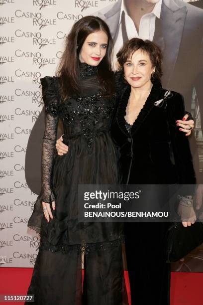 Casino Royal premiere at the "Grand Rex" in Paris, France on November 17, 2006 - Eva Green and mother Marlene Jobert.