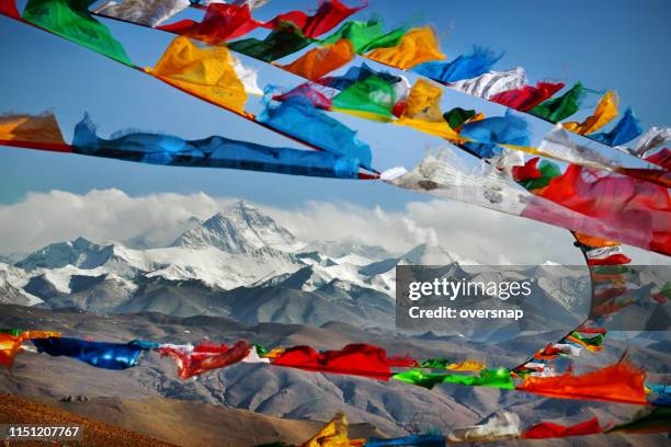 mount everest - tibet stock-fotos und bilder