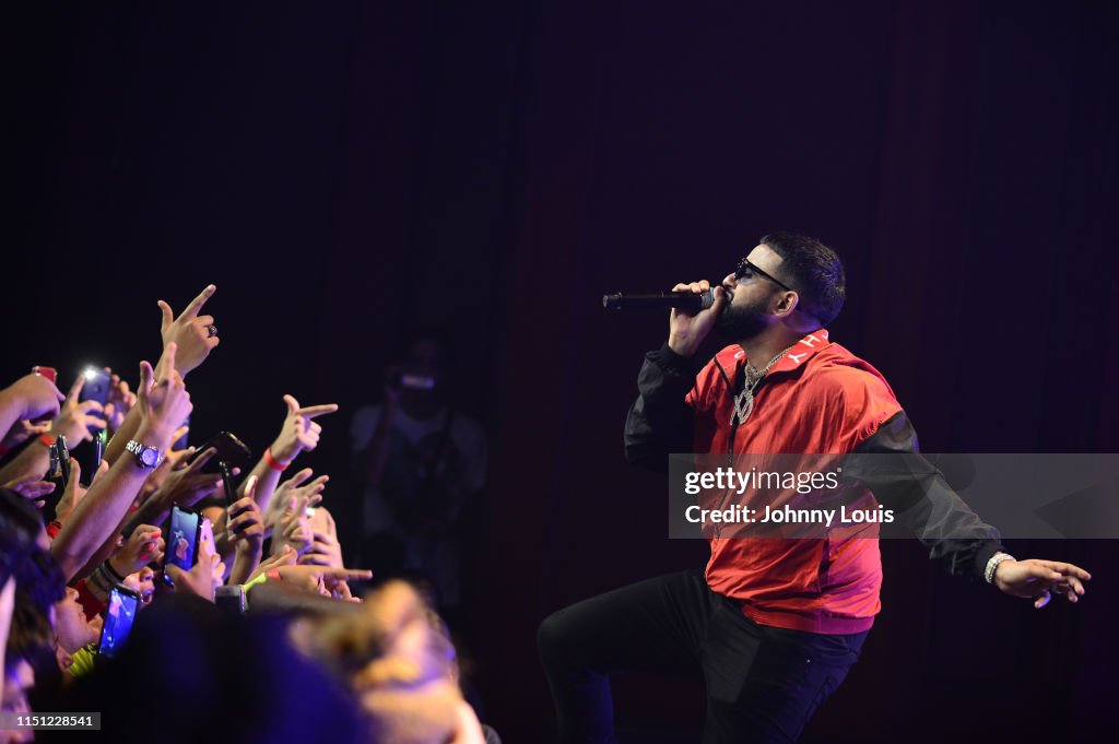 Rapper NAV aka Navraj Goraya performs during 'The Bad Habits Tour' at...  Photo d'actualité - Getty Images