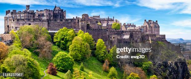 edinburgh castle, schottland, uk - scottish castle stock-fotos und bilder