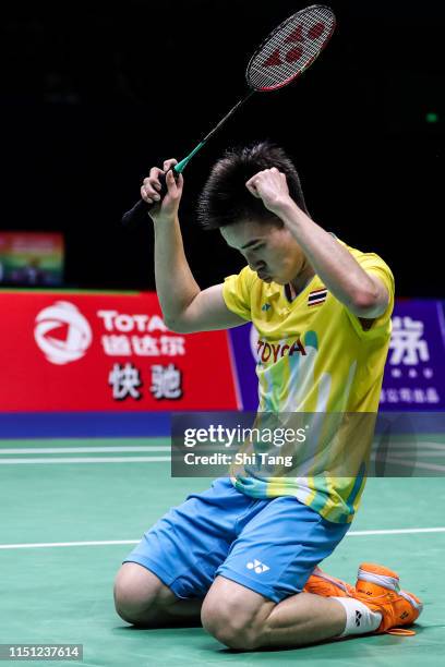 Kantaphon Wangcharoen of Thailand celebrates the victory after the Men's Singles match against Heo Kwang Hee of Korea during day five of the Sudirman...