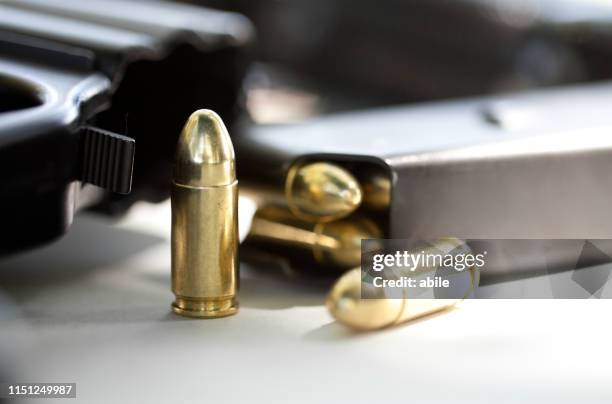 tommy-gun - controllo stock pictures, royalty-free photos & images