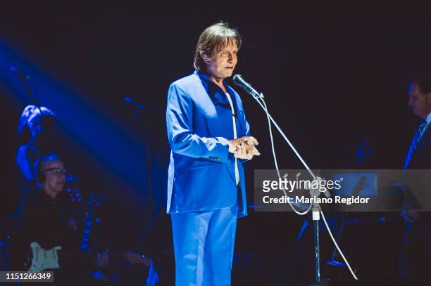 Brazilian singer-songwriter Roberto Carlos performs onstage on May 23, 2019 in Madrid, Spain.