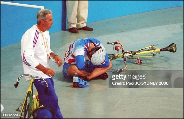 Sydney Olympics: cycling track-men's individual pursuit final in Sydney, Australia on September 20, 2000 - Florian Rousseau and trainer Morellon.
