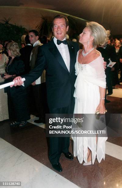 Pro-Celebrety golf party in Monte Carlo, Monaco on September 11, 1999 - Roger Moore and wife.