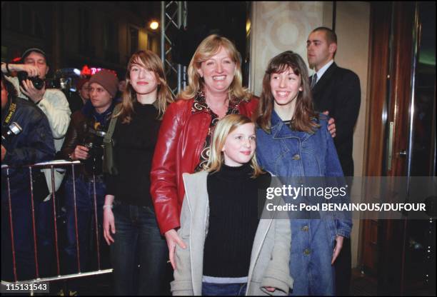 Britney Spears at the premiere of "Crossroads" in Paris, France on March 12, 2002 - Charlotte de Turckheim with her children.