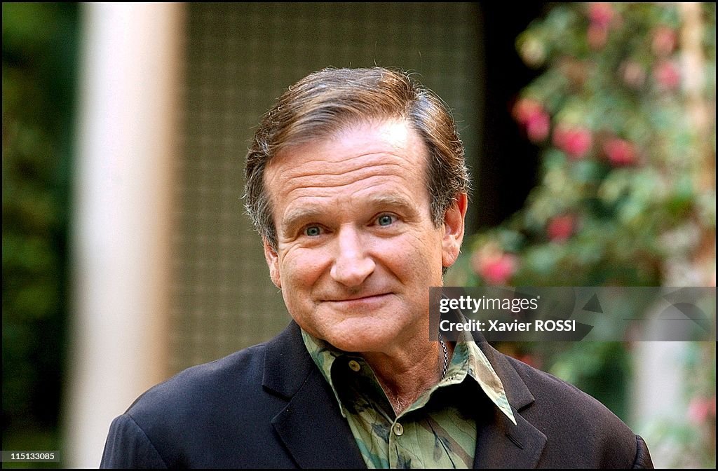 Photo-Call Of Robin Williams In Paris, France To Promote His New Film "Insomnia" On October 08, 2002.