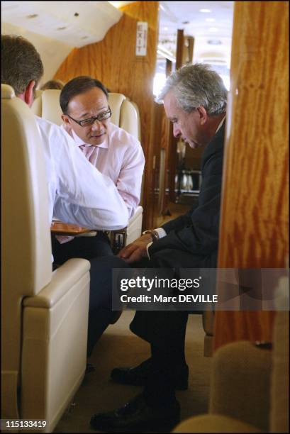 Bernard Arnault on board his private jet between Beijing and Shanghai. In Shanghai, China on October 11, 2004 - With his board: from left to right:...