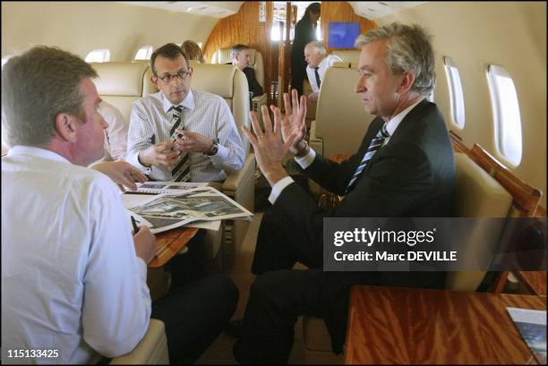 Bernard Arnault on board his private jet between Beijing and Shanghai. In Shanghai, China on October 11, 2004 - With his board: from left to right:...