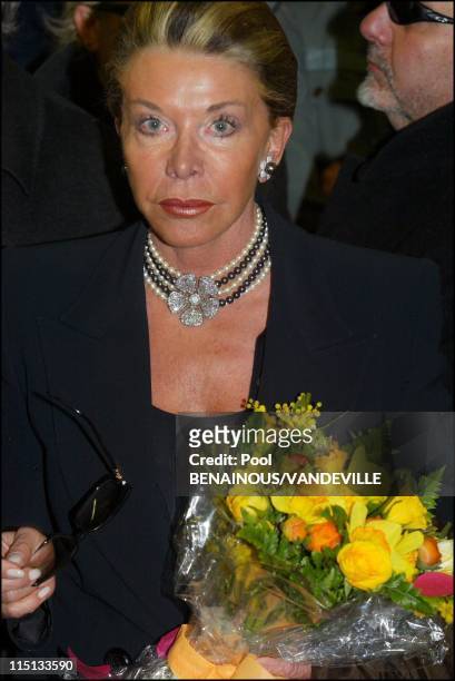 Arrival of the Savoy royal family in Naples, Italy on March 15, 2003 - Marina of Savoy.