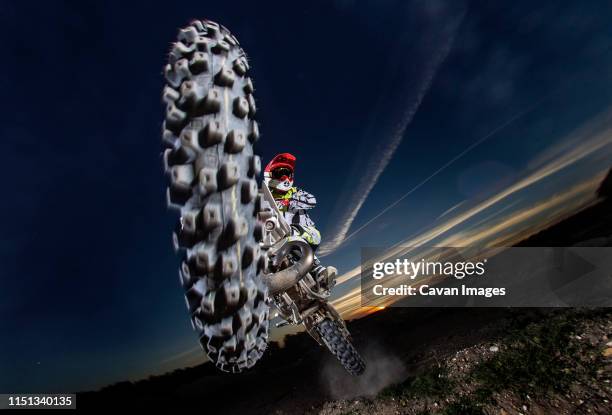 close-up of motocross jumping. - motocross photos et images de collection