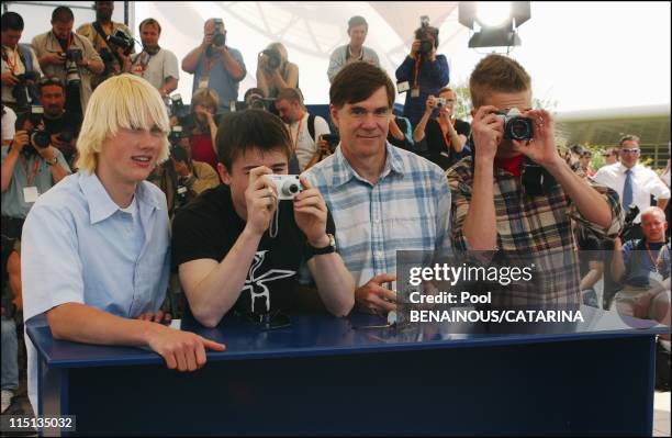 56th Cannes Film Festival: Photo-call of "Elephant" in Cannes, France on May 18, 2003 - John Robinson, Alex Frost, Gus Van Sant and Elias Mc Connell.