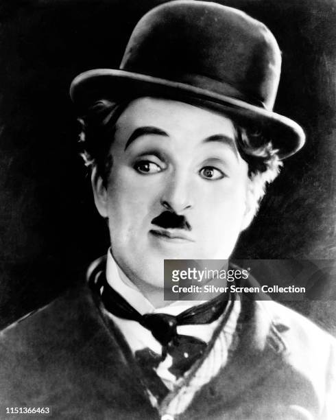 English actor and filmmaker Charlie Chaplin as the Tramp in the silent film 'The Circus', 1928.