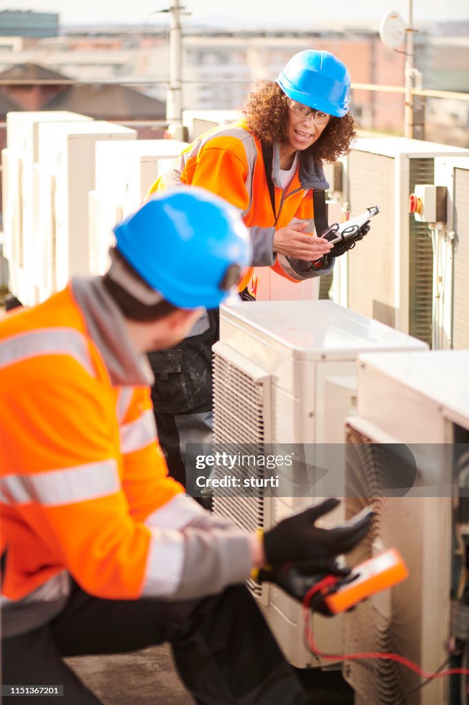 Ac Service Engineer Aircon Service Engineers High-Res Stock Photo - Getty Images