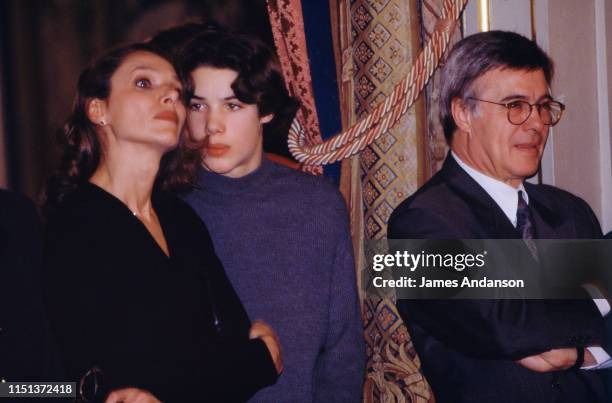 Guy Bedos with his wife Joëlle Bercot and his son Nicolas, during the official ceremony.