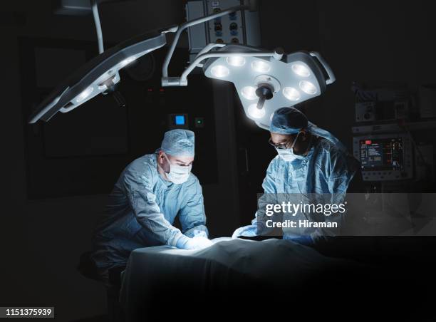 getting hands on providing excellent healthcare - operating theatre stock pictures, royalty-free photos & images