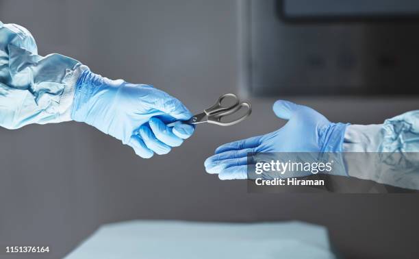 gespecialiseerd in cutting edge chirurgie - glove stockfoto's en -beelden