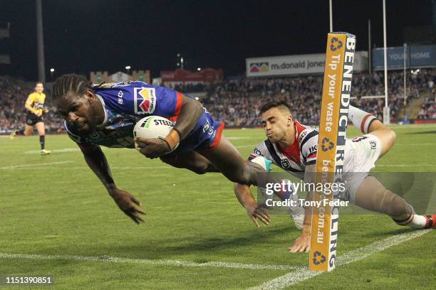 Edrick Lee of the Newcastle Knights scores a try during the round 11 NRL match between the Newcastle Knights and the Sydney Roosters at McDonald...