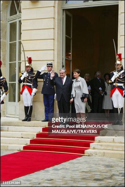 Prime minister Jean Pierre Raffarin receives Queen Elizabeth II in Matignon in Paris, France on April 06, 2004 - Bernainous De Malglaive...