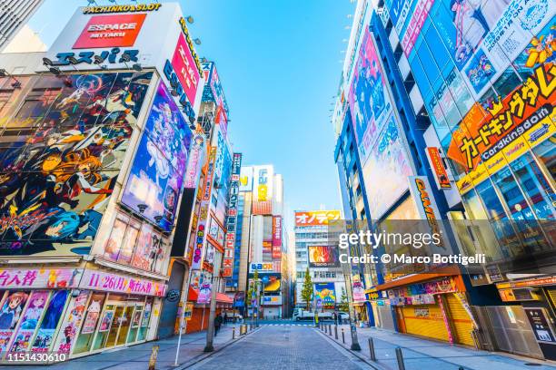 akihabara electric town, tokyo - akihabara fotografías e imágenes de stock