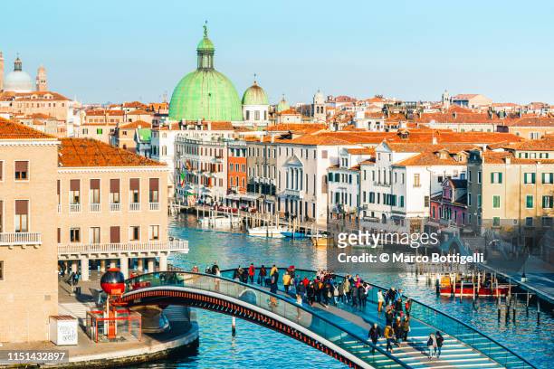 tourists crossing the constitution bridge over grand canal in veince - ponte della costituzione stock pictures, royalty-free photos & images