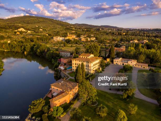 drone campagne toscane - vigneto photos et images de collection