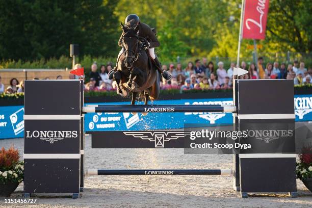 Dr. Simon Riding 36 Chadino Stock Photos, High-Res Pictures, and Images - Getty Images