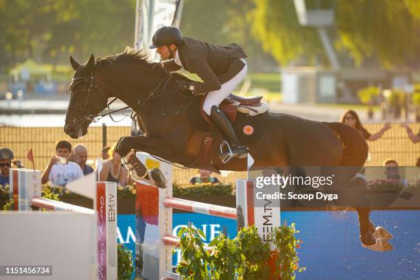 Dr. Simon Riding 36 Chadino Stock Photos, High-Res Pictures, and Images - Getty Images