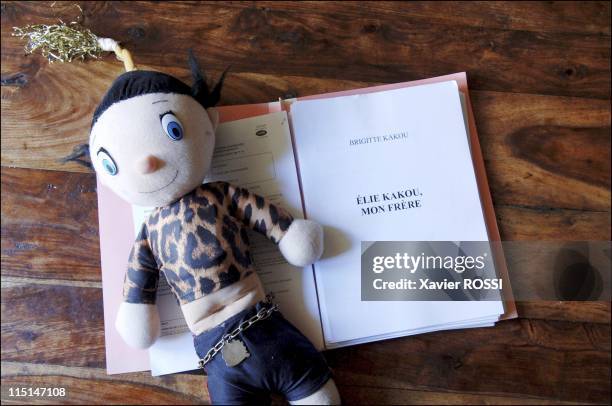 Brigitte Kakou: "Elie Kakou, my brother," the first biography devoted to the comic disappeared in Marseille, France on October 06, 2005 - A doll...