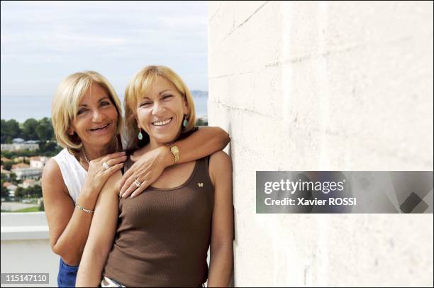 Brigitte Kakou: "Elie Kakou, my brother," the first biography devoted to the comic disappeared in Marseille, France on October 06, 2005 - From left...