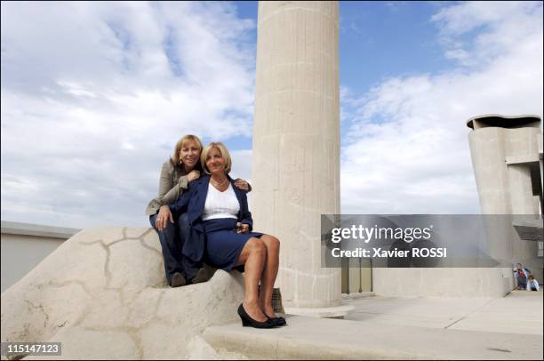 Brigitte Kakou: "Elie Kakou, my brother," the first biography devoted to the comic disappeared in Marseille, France on October 06, 2005 - From left...