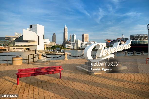 downtown cleveland city skyline in ohio usa - cleveland ohio stock pictures, royalty-free photos & images