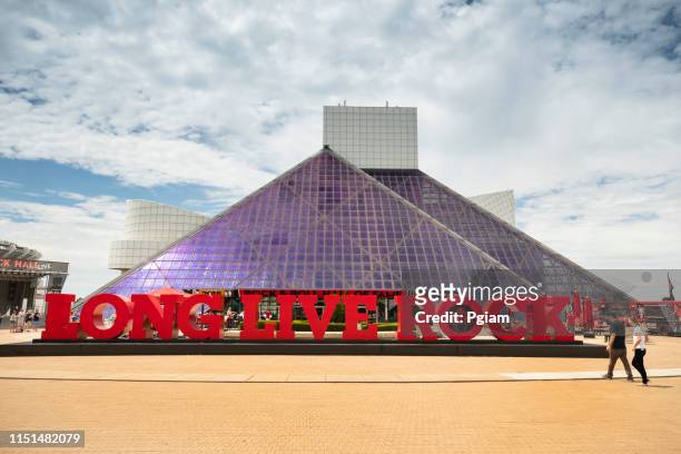 exterior of the rock and roll hall of fame in cleveland ohio usa - vintage cleveland ohio stock pictures, royalty-free photos & images