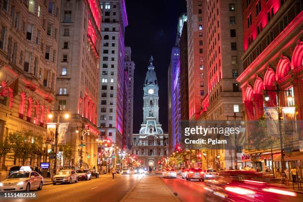 philadelphia city hall and clock tower on broad street at night - philadelphia mayor stock pictures, royalty-free photos & images