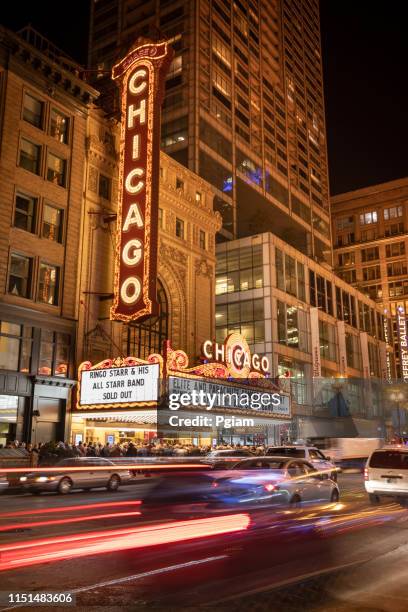 teatro de chicago por la noche en el centro de illinois ee.uu. - teatro chicago fotografías e imágenes de stock