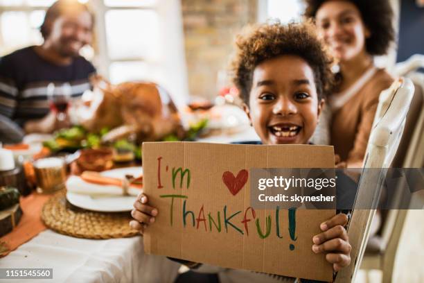 ik ben dankbaar voor deze thanksgiving day! - thanksgiving table stockfoto's en -beelden