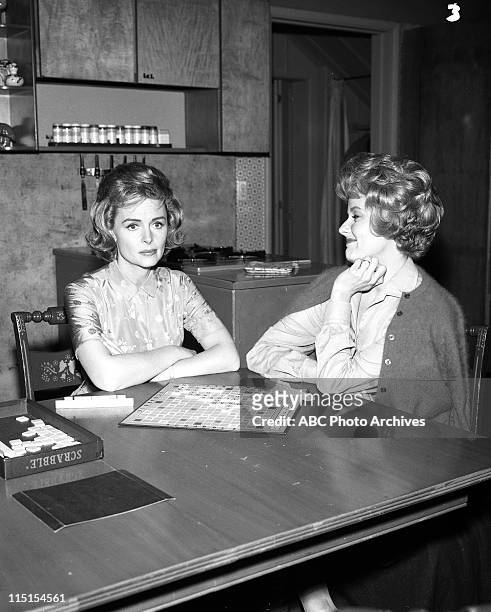Friends And Neighbors" Behind-the-Scenes Coverage - Airdate: April 4, 1963. DONNA REED;ANN MCCREA
