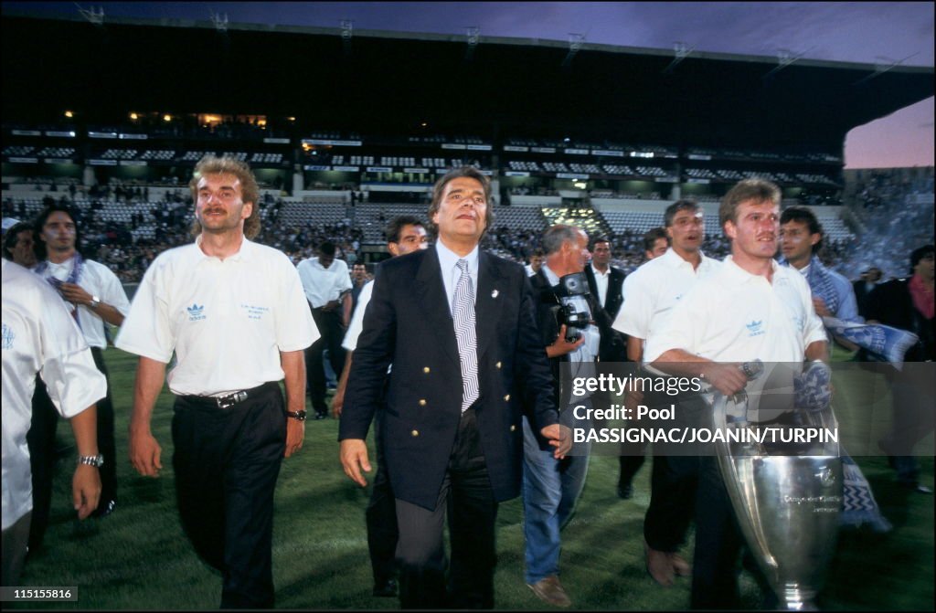 Om Players, Winners Of The European Champions Cup Back To Marseille In Marseille, France On May 27, 1993.