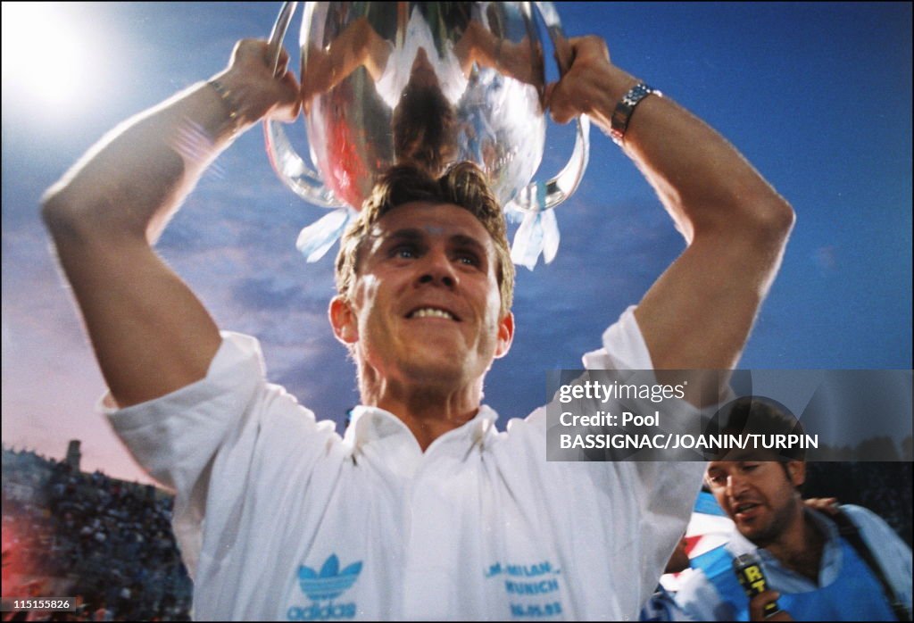 Om Players, Winners Of The European Champions Cup Back To Marseille In Marseille, France On May 27, 1993.