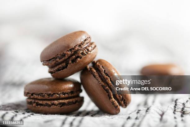 macarons french pastries - biscuit france stock pictures, royalty-free photos & images