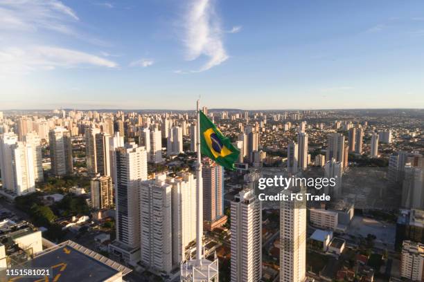 skyline di goiânia - brazilian flag foto e immagini stock